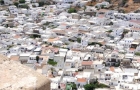 Wyspa Rodos. Widok na miasto Lindos z ruin Akropolu. - foto: wnieznane.pl Wyspa Rodos. Widok na miasto Lindos z ruin Akropolu. - foto: wnieznane.pl