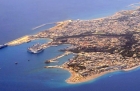Wyspa Rodos. Widok na stolicę wyspy Rods z samolotu podchodzącego do lądowania. - foto: wnieznane.pl Wyspa Rodos. Widok na stolicę wyspy Rods z samolotu podchodzącego do lądowania. - foto: wnieznane.pl