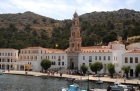 Grecka wyspa Symi. Klasztor Panoramitis z przepięknymi mozaikami i wieżą. - foto: wnieznane.pl Grecka wyspa Symi. Klasztor Panoramitis z przepięknymi mozaikami i wieżą. - foto: wnieznane.pl