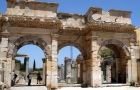 Starożytne miasto Efez. Znajdująca się obok Biblioteki Celsusa Brama Mazeusa i Mitridiusza. - foto: wnieznane.pl Starożytne miasto Efez. Znajdująca się obok Biblioteki Celsusa Brama Mazeusa i Mitridiusza. - foto: wnieznane.pl