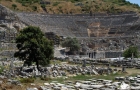 Starożytne miasto Efez. Ruiny ogromnego teatru zbudowanego na zboczu góry. - foto: wnieznane.pl Starożytne miasto Efez. Ruiny ogromnego teatru zbudowanego na zboczu góry. - foto: wnieznane.pl