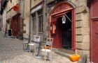 Bretania. Malutka kafejka przy jednej z wąskich uliczek starego miasta w Rennes. - foto: wnieznane.pl Bretania. Malutka kafejka przy jednej z wąskich uliczek starego miasta w Rennes. - foto: wnieznane.pl
