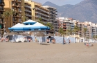 Costa del Sol. Piaszczysta plaża i zabudowania wzdłuż promenady we Fuengiroli. - foto: wnieznane.pl Costa del Sol. Piaszczysta plaża i zabudowania wzdłuż promenady we Fuengiroli. - foto: wnieznane.pl