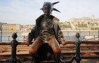 Budapeszt. Pomnik Małego Księcia na promenadzie naddunajskiej. - foto: wnieznane.pl Budapeszt. Pomnik Małego Księcia na promenadzie naddunajskiej. - foto: wnieznane.pl
