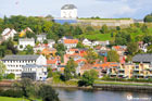 Trondheim. W tle położona na wzgórzu Forteca Kristiansten. - foto: wnieznane.pl Trondheim. W tle położona na wzgórzu Forteca Kristiansten. - foto: wnieznane.pl
