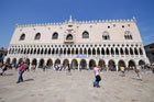 Wenecja. Piękny Palazzo Ducale przy Piazzetta di San Marco. - foto: wnieznane.pl Wenecja. Piękny Palazzo Ducale przy Piazzetta di San Marco. - foto: wnieznane.pl