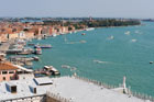 Wenecja. Fantastyczna panorama miasta i Laguny Weneckiej widziana z Campanile di San Marco. - foto: wnieznane.pl Wenecja. Fantastyczna panorama miasta i Laguny Weneckiej widziana z Campanile di San Marco. - foto: wnieznane.pl