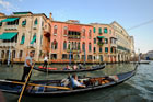 Wenecja. Gondole na Canal Grande. - foto: wnieznane.pl Wenecja. Gondole na Canal Grande. - foto: wnieznane.pl