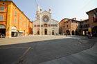 Modena. Katedra - Cattedrale Metropolitana di Santa Maria Assunta in Cielo e San Geminiano - i Dzwonnica Ghirlandina. - foto: wnieznane.pl Modena. Katedra - Cattedrale Metropolitana di Santa Maria Assunta in Cielo e San Geminiano - i Dzwonnica Ghirlandina. - foto: wnieznane.pl