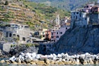 Cinque Terre. Skaliste wybrzeże Morza Śródziemnego i charakterystyczne tarasy z winnicami w miejscowości Manarola. - foto: wnieznane.pl Cinque Terre. Skaliste wybrzeże Morza Śródziemnego i charakterystyczne tarasy z winnicami w miejscowości Manarola. - foto: wnieznane.pl
