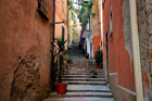 Cinque Terre. Wąskie schody prowadzące do domów w miejscowości Monterosso. - foto: wnieznane.pl Cinque Terre. Wąskie schody prowadzące do domów w miejscowości Monterosso. - foto: wnieznane.pl