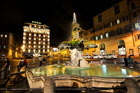 Rzym. Fontana del Tritone na środku słynnego placu Piazza Barberini. - foto: wnieznane.pl Rzym. Fontana del Tritone na środku słynnego placu Piazza Barberini. - foto: wnieznane.pl