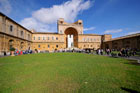 Watykan. Cortile della Pigna, Dziedziniec Pinii na terenie muzeów watykańskich. W tle szyszka pinii. - foto: wnieznane.pl Watykan. Cortile della Pigna, Dziedziniec Pinii na terenie muzeów watykańskich. W tle szyszka pinii. - foto: wnieznane.pl