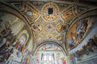 Watykan. Bogato zdobione sklepienie i ściany w muzeach watykańskich. - foto: wnieznane.pl Watykan. Bogato zdobione sklepienie i ściany w muzeach watykańskich. - foto: wnieznane.pl