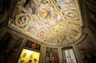 Watykan. Bogato zdobione sklepienie w muzeach watykańskich. - foto: wnieznane.pl Watykan. Bogato zdobione sklepienie w muzeach watykańskich. - foto: wnieznane.pl