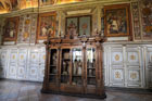 Watykan. Muzea watykańskie - ciekawe szafy. - foto: wnieznane.pl Watykan. Muzea watykańskie - ciekawe szafy. - foto: wnieznane.pl
