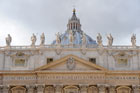 Watykan. Pięknie zdobiona fasada Bazyliki św. Piotra w Watykanie. - foto: wnieznane.pl Watykan. Pięknie zdobiona fasada Bazyliki św. Piotra w Watykanie. - foto: wnieznane.pl
