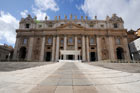 Watykan. Fasada Bazyliki św. Piotra. - foto: wnieznane.pl Watykan. Fasada Bazyliki św. Piotra. - foto: wnieznane.pl