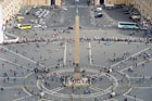 Watykan. Piazza San Pietro i obelisk na środku placu widziane z kopuły Bazyliki św. Piotra. - foto: wnieznane.pl Watykan. Piazza San Pietro i obelisk na środku placu widziane z kopuły Bazyliki św. Piotra. - foto: wnieznane.pl
