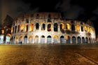 Rzym. Efektownie oświetlone nocą Koloseum. - foto: wnieznane.pl Rzym. Efektownie oświetlone nocą Koloseum. - foto: wnieznane.pl