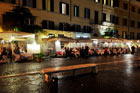 Rzym. Klimatyczne kawiarenki i restauracje przy Piazza Navona. - foto: wnieznane.pl Rzym. Klimatyczne kawiarenki i restauracje przy Piazza Navona. - foto: wnieznane.pl