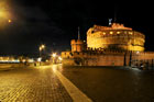 Rzym. Zamek św. Anioła (Castel Sant' Angelo) pięknie oświetlony wieczorem. - foto: wnieznane.pl Rzym. Zamek św. Anioła (Castel Sant' Angelo) pięknie oświetlony wieczorem. - foto: wnieznane.pl