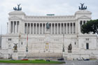 Rzym. Ołtarz Ojczyzny - pomnik Wiktora Emanuela II, Grób Nieznanego Żołnierza na Piazza Venezia. - foto: wnieznane.pl Rzym. Ołtarz Ojczyzny - pomnik Wiktora Emanuela II, Grób Nieznanego Żołnierza na Piazza Venezia. - foto: wnieznane.pl