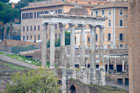 Rzym. Pozostałości świątyni Saturna na Forum Romanum. - foto: wnieznane.pl Rzym. Pozostałości świątyni Saturna na Forum Romanum. - foto: wnieznane.pl
