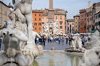 Rzym. Piękna Fontana dei Quattro Fiumi (Fontanna Czterech Rzek) zbudowana przez Lorenzo Berniniego na Piazza Navona. - foto: wnieznane.pl Rzym. Piękna Fontana dei Quattro Fiumi (Fontanna Czterech Rzek) zbudowana przez Lorenzo Berniniego na Piazza Navona. - foto: wnieznane.pl