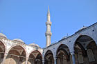 Stambuł. Widok z dziedzińca Błękitnego Meczetu. - foto: wnieznane.pl Stambuł. Widok z dziedzińca Błękitnego Meczetu. - foto: wnieznane.pl