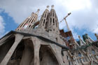 Barcelona. Wieże Sagrada Familia odnoszą się do dwunastu apostołów, czterech ewangelistów oraz Maryi i Jezusa. - foto: wnieznane.pl Barcelona. Wieże Sagrada Familia odnoszą się do dwunastu apostołów, czterech ewangelistów oraz Maryi i Jezusa. - foto: wnieznane.pl