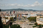 Barcelona. Rzut oka z wysokości MNAC na Font Magica oraz w dalszej perspektywie Plac Hiszpański. - foto: wnieznane.pl Barcelona. Rzut oka z wysokości MNAC na Font Magica oraz w dalszej perspektywie Plac Hiszpański. - foto: wnieznane.pl