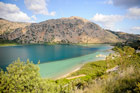 Wyspa Kreta. Jezioro Kourna o poranku. - foto: wnieznane.pl Wyspa Kreta. Jezioro Kourna o poranku. - foto: wnieznane.pl