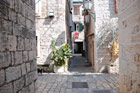 Chorwacja. Kamienne i wąskie uliczki zabytkowego Trogiru. - foto: wnieznane.pl Chorwacja. Kamienne i wąskie uliczki zabytkowego Trogiru. - foto: wnieznane.pl
