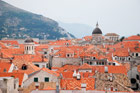 Chorwacja. Kopuły kościołów i żywe, pomarańczowe dachówki dubrownickich kamienic. - foto: wnieznane.pl Chorwacja. Kopuły kościołów i żywe, pomarańczowe dachówki dubrownickich kamienic. - foto: wnieznane.pl