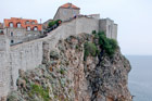 Chorwacja. Mury historycznej części Dubrownika mają długość niespełna dwóch kilometrów. - foto: wnieznane.pl Chorwacja. Mury historycznej części Dubrownika mają długość niespełna dwóch kilometrów. - foto: wnieznane.pl