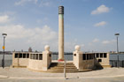 Liverpool. Waterfront - pomniki poświęcone poległym marynarzom. - foto: wnieznane.pl Liverpool. Waterfront - pomniki poświęcone poległym marynarzom. - foto: wnieznane.pl