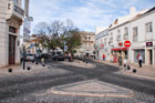 Portugalia. Algarve. Rozwidlenie ulicy przy Rua Lethes w Faro. - foto: wnieznane.pl Portugalia. Algarve. Rozwidlenie ulicy przy Rua Lethes w Faro. - foto: wnieznane.pl