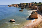 Portugalia Algarve. Praia Dona Ana należy do jednych z najchętniej fotografowanych. - foto: wnieznane.pl Portugalia Algarve. Praia Dona Ana należy do jednych z najchętniej fotografowanych. - foto: wnieznane.pl