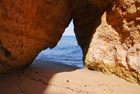 Portugalia. Algarve. Urokliwe zaułki w pobliżu plaży Dona Ana. - foto: wnieznane.pl Portugalia. Algarve. Urokliwe zaułki w pobliżu plaży Dona Ana. - foto: wnieznane.pl