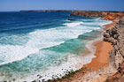 Portugalia. Algarve. Sagres. Piękny widok na okazałe fale oceanu będące celem wielu surferów. - foto: wnieznane.pl Portugalia. Algarve. Sagres. Piękny widok na okazałe fale oceanu będące celem wielu surferów. - foto: wnieznane.pl
