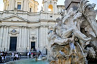 Rzym. Fontanna Czterech Rzek i Kościół Sant' Agnese in Agone. - foto: wnieznane.pl Rzym. Fontanna Czterech Rzek i Kościół Sant' Agnese in Agone. - foto: wnieznane.pl