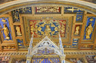 Rzym. Pięknie zdobiony sufit we wnętrzu Bazyliki św. Jana na Lateranie. - foto: wnieznane.pl Rzym. Pięknie zdobiony sufit we wnętrzu Bazyliki św. Jana na Lateranie. - foto: wnieznane.pl