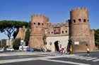 Rzym. Porta San Paolo, położona obok Piramidy. - foto: wnieznane.pl Rzym. Porta San Paolo, położona obok Piramidy. - foto: wnieznane.pl