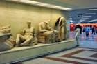 Ateny. Repliki eksponatów z Muzeum Akropolu, które można zobaczyć na stacji metra Akropolis. - foto: wnieznane.pl Ateny. Repliki eksponatów z Muzeum Akropolu, które można zobaczyć na stacji metra Akropolis. - foto: wnieznane.pl