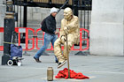Londyn. Uliczny performer na Trafalgar Square. - foto: wnieznane.pl Londyn. Uliczny performer na Trafalgar Square. - foto: wnieznane.pl