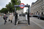 Londyn. Wejście do metra na Trafalgar Square. - foto: wnieznane.pl Londyn. Wejście do metra na Trafalgar Square. - foto: wnieznane.pl