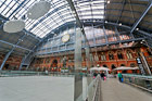 Londyn. Wspaniałe wnętrze hali dworca kolejowego St Pancras. - foto: wnieznane.pl Londyn. Wspaniałe wnętrze hali dworca kolejowego St Pancras. - foto: wnieznane.pl