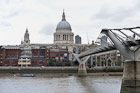 Londyn. Widok na Millenium Bridge i Katedrę św. Pawła. - foto: wnieznane.pl Londyn. Widok na Millenium Bridge i Katedrę św. Pawła. - foto: wnieznane.pl