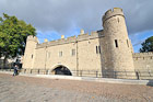 Londyn. Jasne mury Tower of London. - foto: wnieznane.pl Londyn. Jasne mury Tower of London. - foto: wnieznane.pl